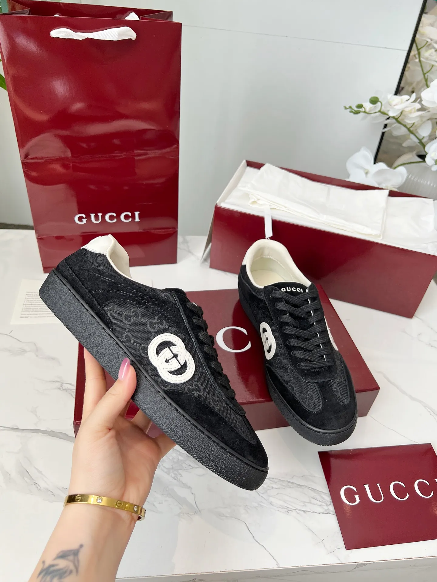 👟👟Ex-factory price 520👟👟 High version GUCCI's latest moral training shoes🔥🔥Double G leather with three-dimensional Gucci letters. The 3D effect creates a free flowing texture of the entire shoe, smooth line design. Light, comfortable and breathable, women's size 35-40, men's size 39-45